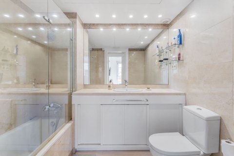 4 bedrooms apartment for sale in Barcelona, Catalonia, Spain № 7283 - photo 9