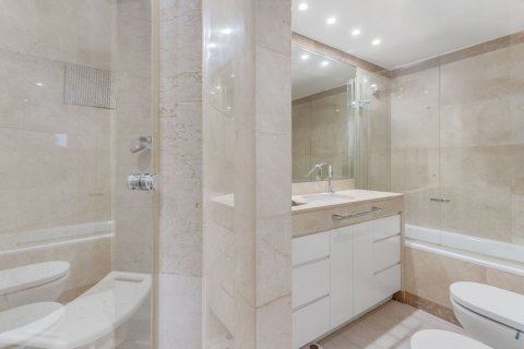 4 bedrooms apartment for sale in Barcelona, Catalonia, Spain № 7283 - photo 12