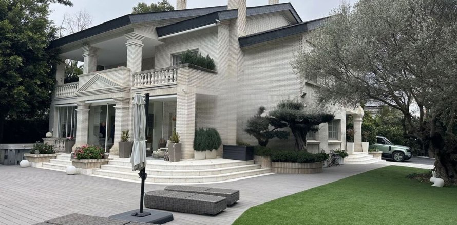 7 bedrooms house for sale in Castelldefels, Barcelona, Catalonia, Spain № 7285