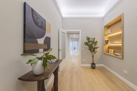 Apartamento de 5 dormitorios en venta en Barcelona, Cataluña, Spain № 7284 - foto 4