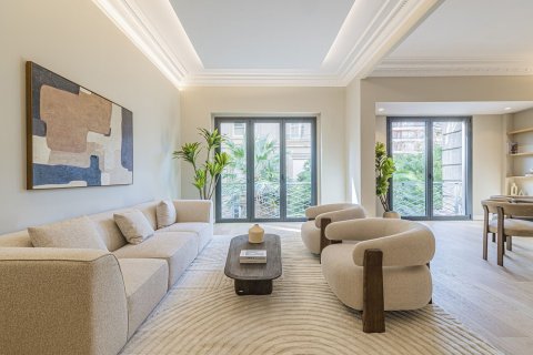 Apartamento de 5 dormitorios en venta en Barcelona, Cataluña, Spain № 7284 - foto 29