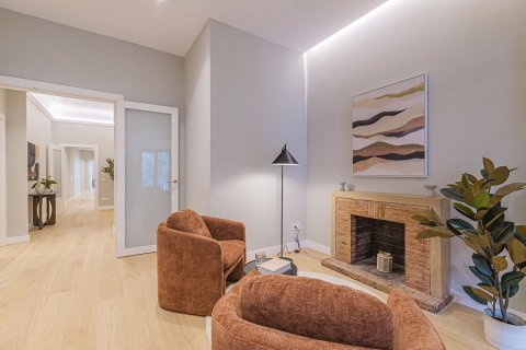 Apartamento de 5 dormitorios en venta en Barcelona, Cataluña, Spain № 7284 - foto 7