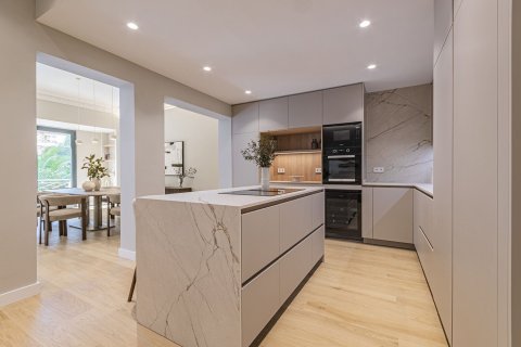 Apartamento de 5 dormitorios en venta en Barcelona, Cataluña, Spain № 7284 - foto 13