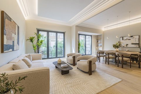 Apartamento de 5 dormitorios en venta en Barcelona, Cataluña, Spain № 7284 - foto 30