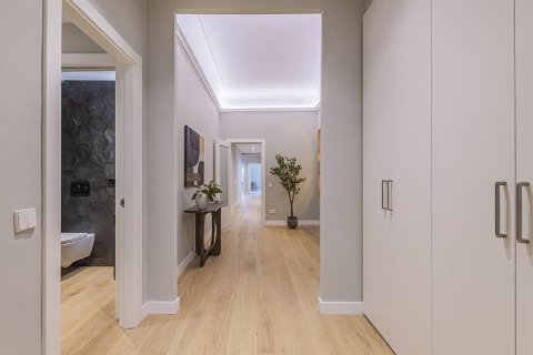 Apartamento de 5 dormitorios en venta en Barcelona, Cataluña, Spain № 7284 - foto 6