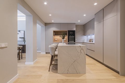 Apartamento de 5 dormitorios en venta en Barcelona, Cataluña, Spain № 7284 - foto 14