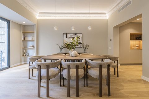 Apartamento de 5 dormitorios en venta en Barcelona, Cataluña, Spain № 7284 - foto 21