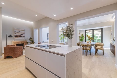 Apartamento de 5 dormitorios en venta en Barcelona, Cataluña, Spain № 7284 - foto 11