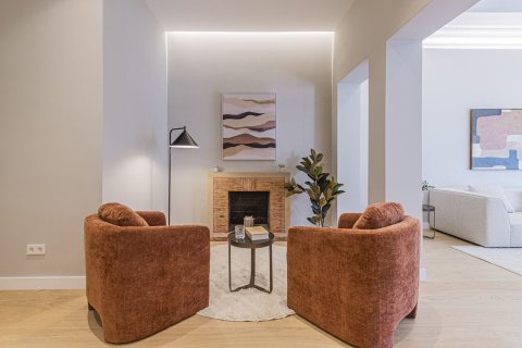 Apartamento de 5 dormitorios en venta en Barcelona, Cataluña, Spain № 7284 - foto 8