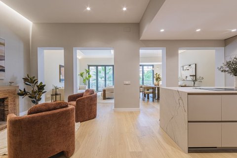 Apartamento de 5 dormitorios en venta en Barcelona, Cataluña, Spain № 7284 - foto 12