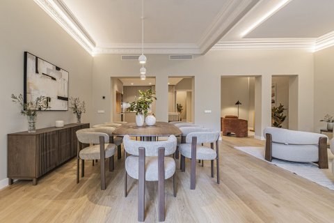 Apartamento de 5 dormitorios en venta en Barcelona, Cataluña, Spain № 7284 - foto 19