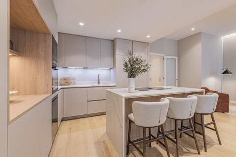 Apartamento de 5 dormitorios en venta en Barcelona, Cataluña, Spain № 7284 - foto 16