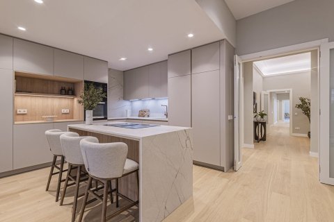Apartamento de 5 dormitorios en venta en Barcelona, Cataluña, Spain № 7284 - foto 15