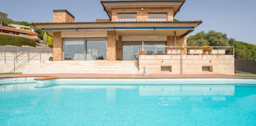 Сasa de 5 dormitorios en venta en Sant Vicenc De Montalt, Barcelona, Cataluña, Spain № 1353