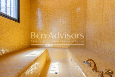 Apartamento de 7 dormitorios en venta en Barcelona, Cataluña, Spain № 2857 - foto 26
