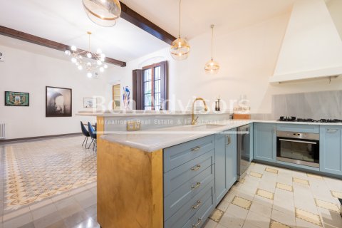 Apartamento de 7 dormitorios en venta en Barcelona, Cataluña, Spain № 2857 - foto 11