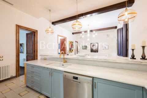 Apartamento de 7 dormitorios en venta en Barcelona, Cataluña, Spain № 2857 - foto 15