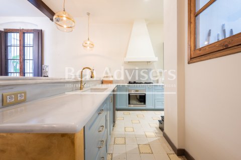 Apartamento de 7 dormitorios en venta en Barcelona, Cataluña, Spain № 2857 - foto 12