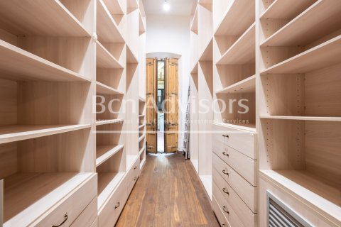 Apartamento de 7 dormitorios en venta en Barcelona, Cataluña, Spain № 2857 - foto 23