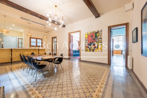 Apartamento de 7 dormitorios en venta en Barcelona, Cataluña, Spain № 2857 - foto 2