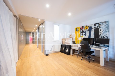 Купить квартиру в Барселона, Испания с 4 спальни, 215м², № 2862 - фото 14