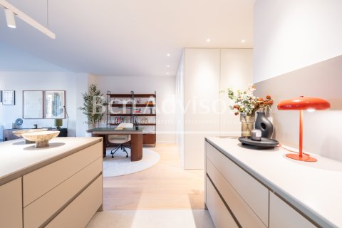 Купить квартиру в Барселона, Испания с 2 спальни, № 2863 - фото 16