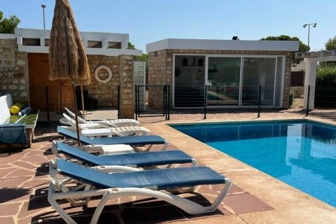 Купить дом в Л'Аметлья-де-Мар, Испания с 5 спален, 266м², № 5090 - фото 3