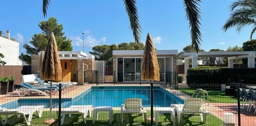 Дом с 5 спальнями в Л'Аметлья-де-Мар, Таррагона, Каталония, Испания № 5090