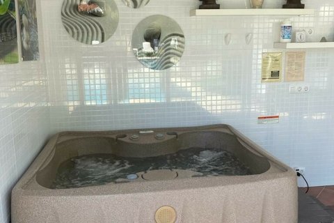 Купить дом в Л'Аметлья-де-Мар, Испания с 5 спален, 266м², № 5090 - фото 16