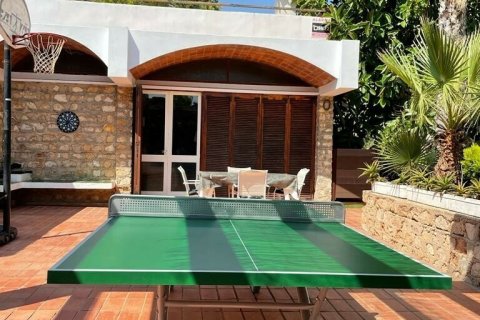 Купить дом в Л'Аметлья-де-Мар, Испания с 5 спален, 266м², № 5090 - фото 5