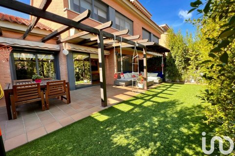 Дом с 5 спальнями в Сан-Андреу-де-Льяванересе, Барселона, Каталония, Испания № 5089