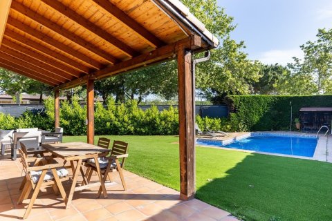 Купить дом в Сан-Кугат-дель-Вальес, Испания с 5 комнат, № 1430 - фото 2