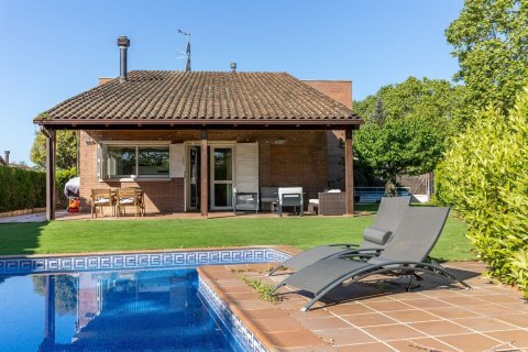 Дом с 4 спальнями в Сан-Кугат-дель-Вальесе, Барселона, Каталония, Испания № 1430