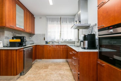 Снять в аренду виллу в Кастельдефельс, Испания с 5 спален, 302м², № 6467 - фото 19