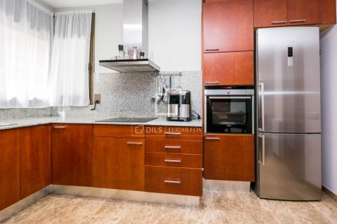 Снять в аренду виллу в Кастельдефельс, Испания с 5 спален, 302м², № 6467 - фото 25