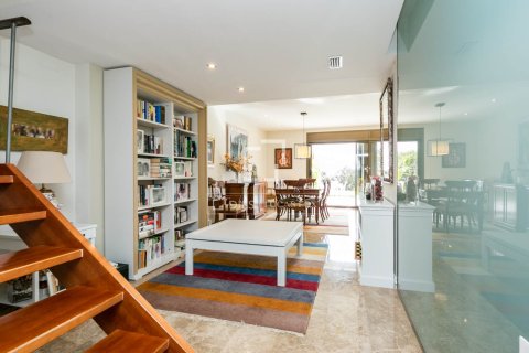 Снять в аренду виллу в Кастельдефельс, Испания с 5 спален, 302м², № 6467 - фото 26