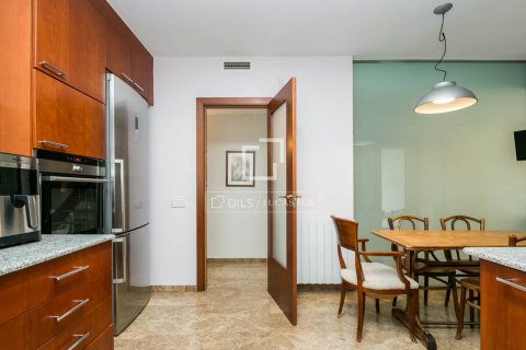 Снять в аренду виллу в Кастельдефельс, Испания с 5 спален, 302м², № 6467 - фото 23