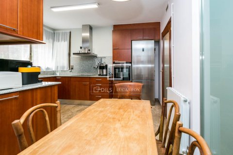 Снять в аренду виллу в Кастельдефельс, Испания с 5 спален, 302м², № 6467 - фото 24