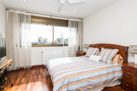 Снять в аренду виллу в Кастельдефельс, Испания с 5 спален, 302м², № 6467 - фото 4