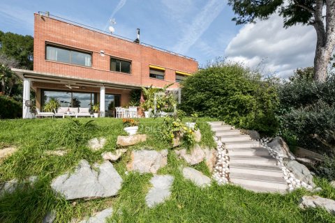 Вилла с 5 спальнями в Кастельдефельсе, Барселона, Каталония, Испания № 6467