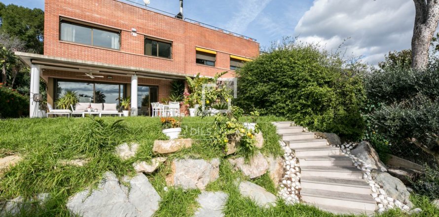 Вилла с 5 спальнями в Кастельдефельсе, Барселона, Каталония, Испания № 6467