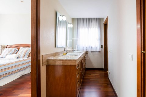 Снять в аренду виллу в Кастельдефельс, Испания с 5 спален, 302м², № 6467 - фото 6