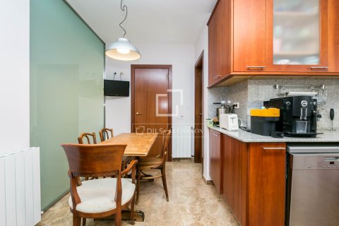 Снять в аренду виллу в Кастельдефельс, Испания с 5 спален, 302м², № 6467 - фото 20