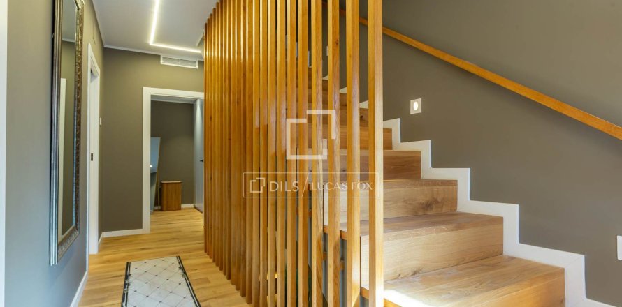 Вилла с 3 спальнями в Эсплугес-де-Льобрегате, Барселона, Каталония, Испания № 6466