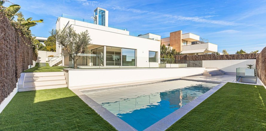 Дом с 5 спальнями в Ситжесе, Барселона, Каталония, Испания № 6471