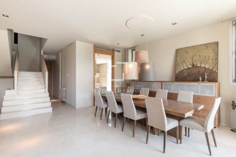 Снять в аренду виллу в Гава, Испания с 6 спален, 800м², № 6470 - фото 6