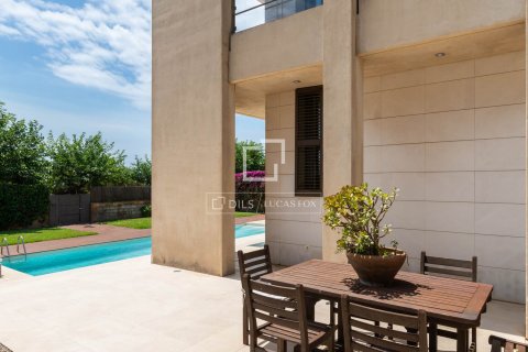 Снять в аренду виллу в Гава, Испания с 6 спален, 800м², № 6470 - фото 23