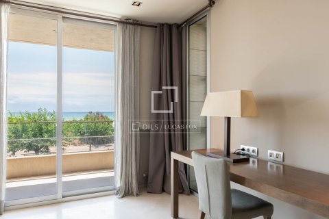 Снять в аренду виллу в Гава, Испания с 6 спален, 800м², № 6470 - фото 16