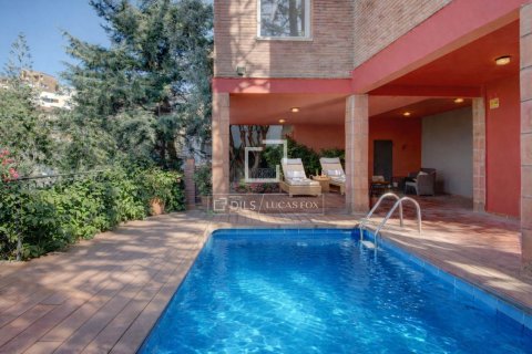 Вилла с 4 спальнями в Эсплугес-де-Льобрегате, Барселона, Каталония, Испания № 6468