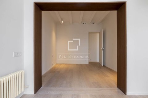 Купить квартиру в Барселона, Испания с 3 спальни, 140м², № 7130 - фото 12